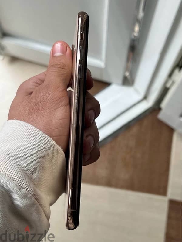 iPhone xs max خطين فعليين ب العلبه 1