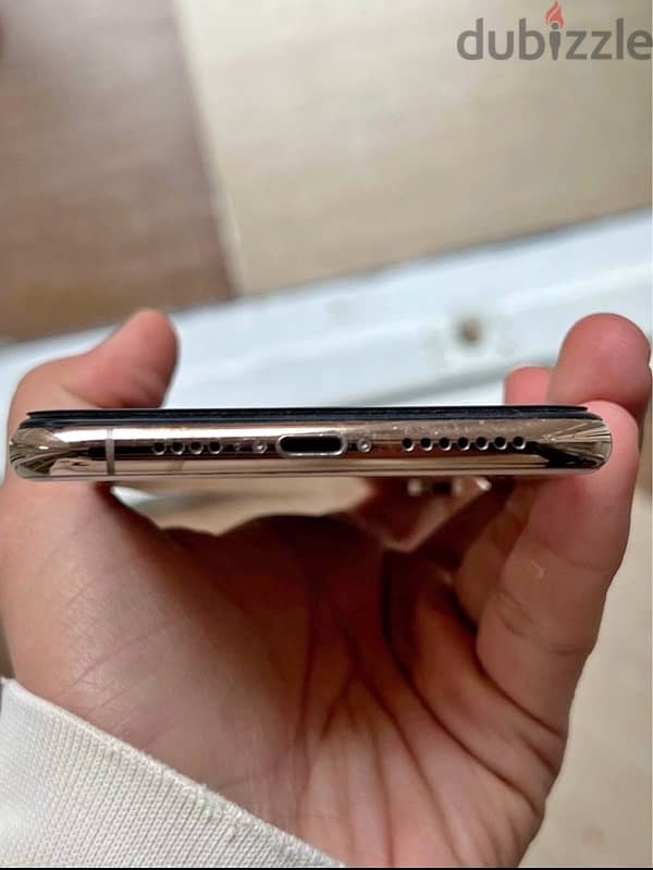 iPhone xs max خطين فعليين ب العلبه 4