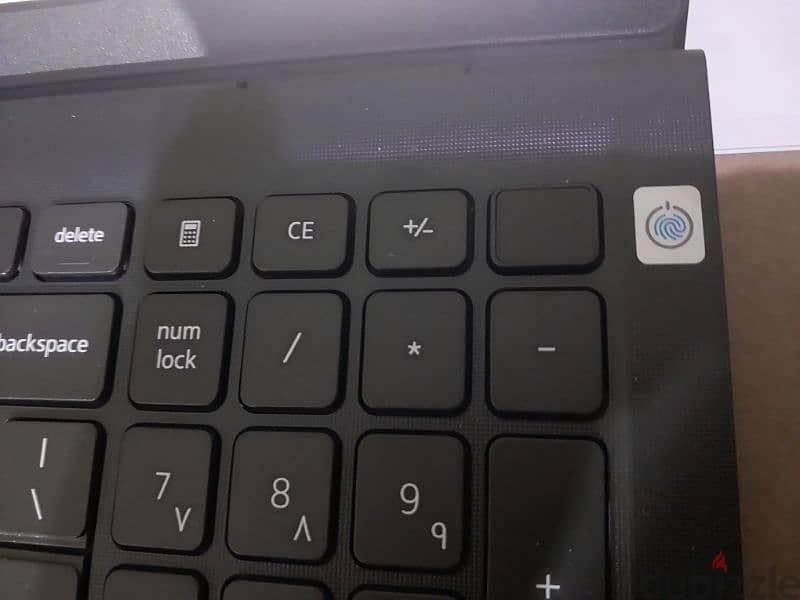 dell vostro 3520 corei5 12th generation fingerprint  as new 5