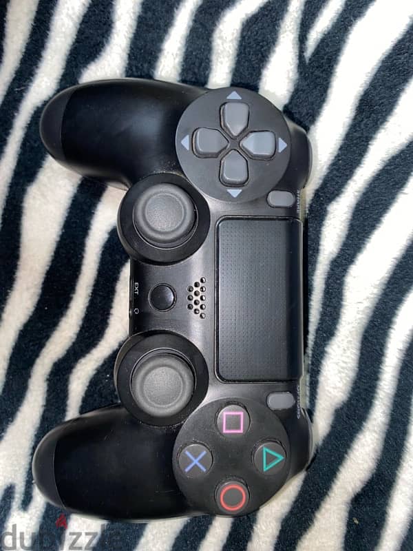 PlayStation 4 controller only used only for 2 weeks only 0