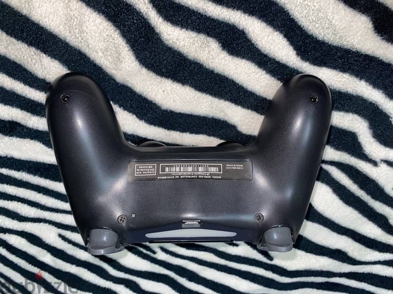 PlayStation 4 controller only used only for 2 weeks only 1