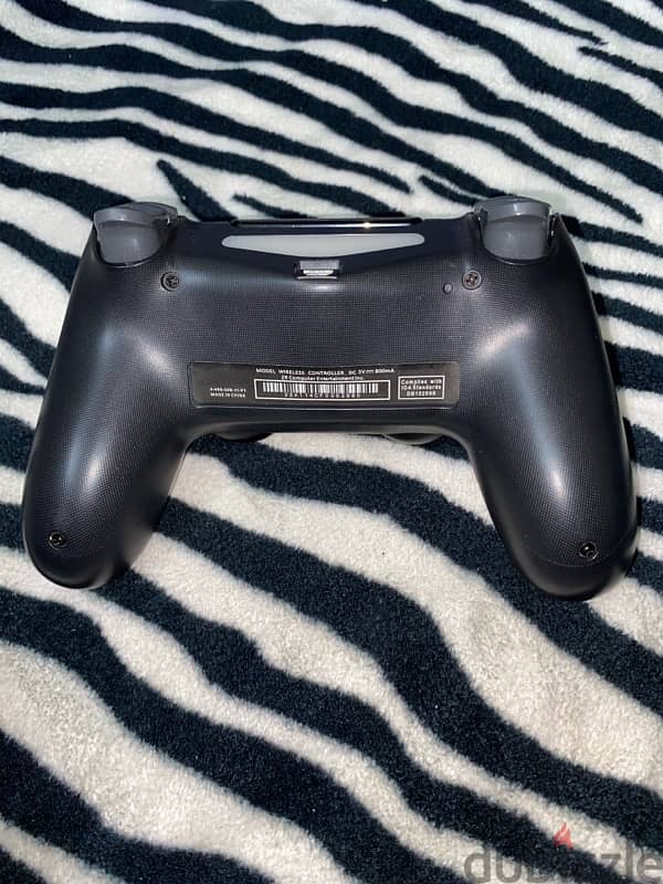 PlayStation 4 controller only used only for 2 weeks only 2