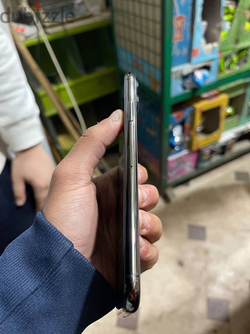 Apple - iPhone 11 Pro Max 2