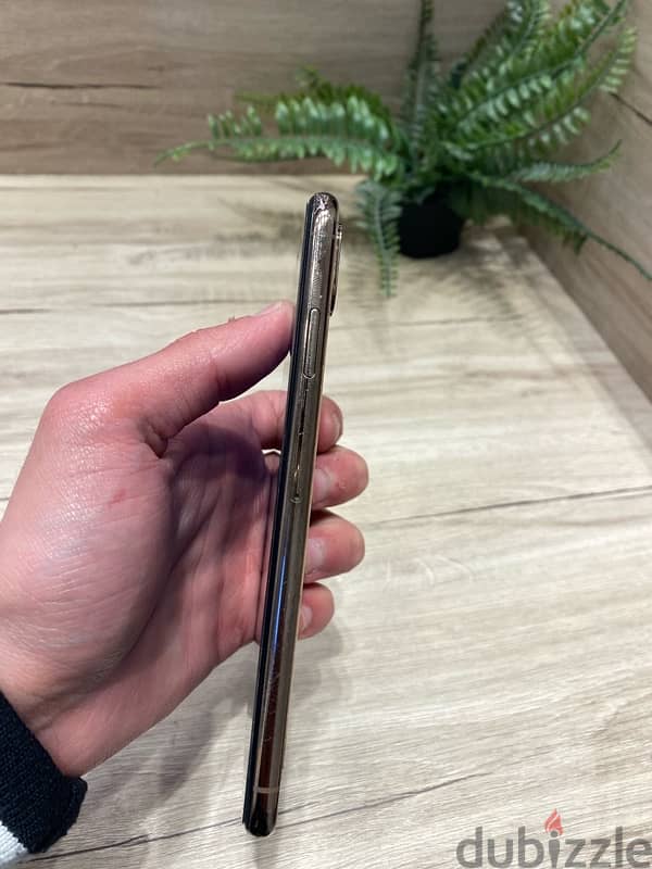 iPhone XS Max 4