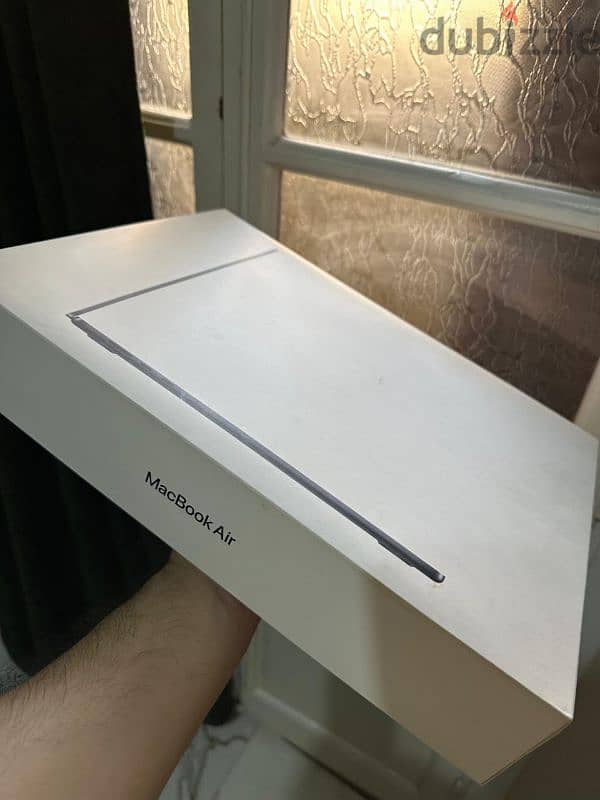 MacBook Air 256G M2  كالجديد تماما السعر لسرعة البيع 1