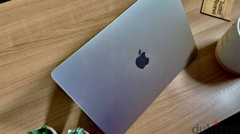 MacBook Air 256G M2  كالجديد تماما السعر لسرعة البيع 4