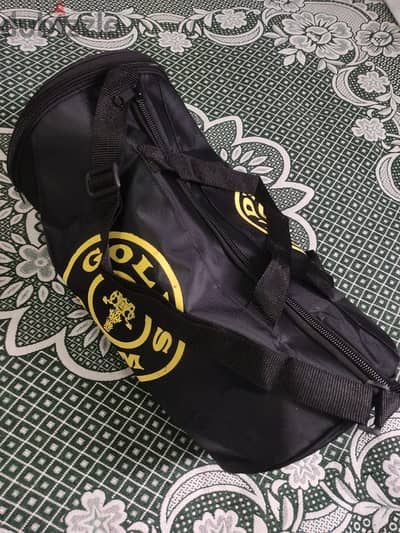 شنطة جيم Gold's Gym