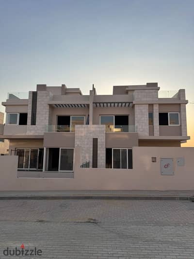 Villa for immediate delivery with the largest motor in Egypt, Hyde Park Company, with installments over 10 years