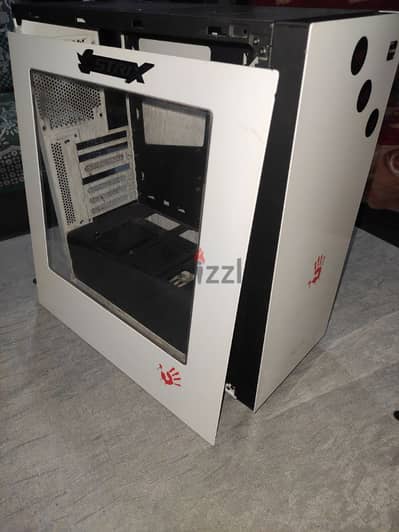 للبيع كيسة كمبيوتر من نوع NZXT S340 Mid Tower Case فارغة