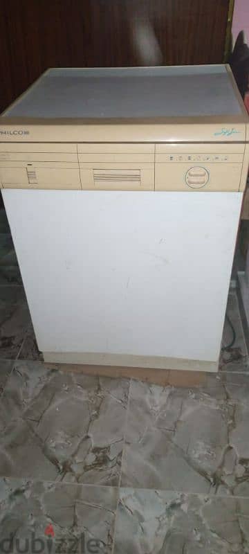 غسالة اطباق بحالة ممتازة ماركة philco 2