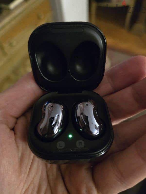 samsung buds live black 1