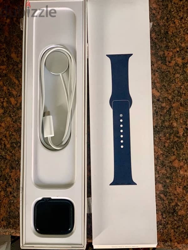 Series  8‏ Apple Watch 1