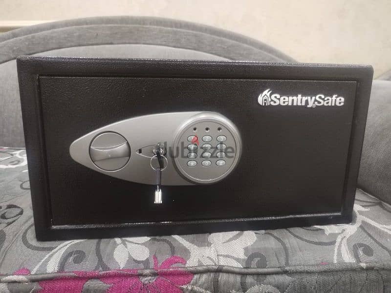 خزينة امريكي sentry safe 2