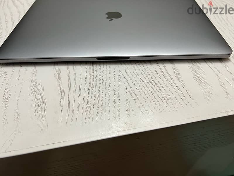 macbook pro 15 Touch Bar 6