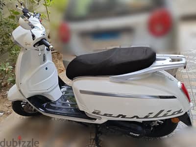 اسكوتر فيرسيليا 150 ابيض استعمال خفيف versilia 150 Scooter