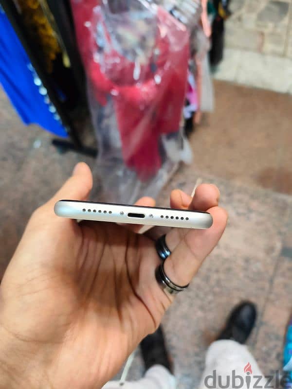 iphone 11 128 وتر بروف حالة فوق الممتازة بسعر لقطة 1