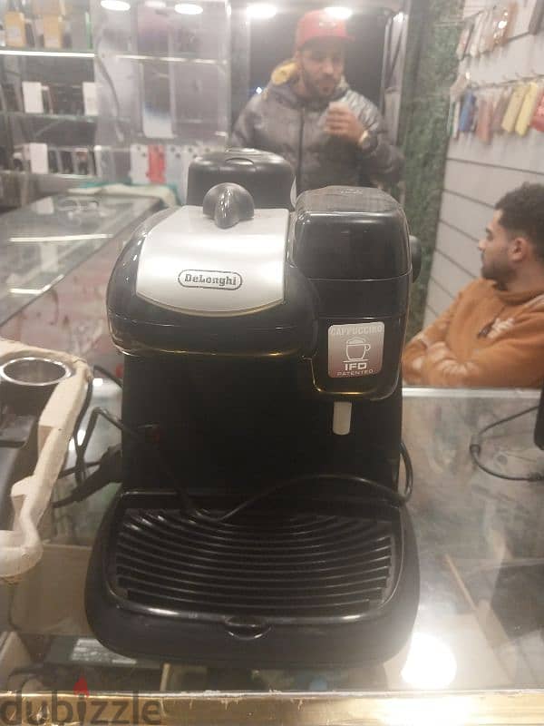 ماكينه عمل اسبريسو وقهوة ماركة Delonghi 3