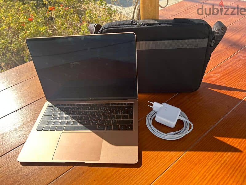 MacBook Air 2019 | With Original charger | ماك بوك حالة زيرو بمشتملاتة 2