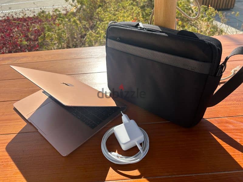 MacBook Air 2019 | With Original charger | ماك بوك حالة زيرو بمشتملاتة 5