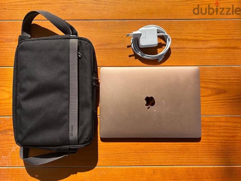 MacBook Air 2019 | With Original charger | ماك بوك حالة زيرو بمشتملاتة 6