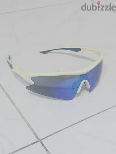 Attractive Sports Sunglasses in >Good condition<