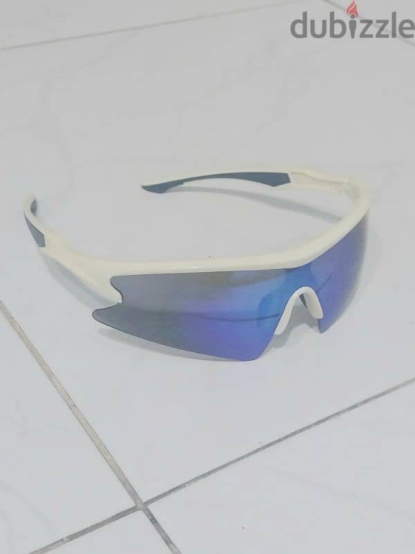 Attractive Sports Sunglasses in >Good condition< 0