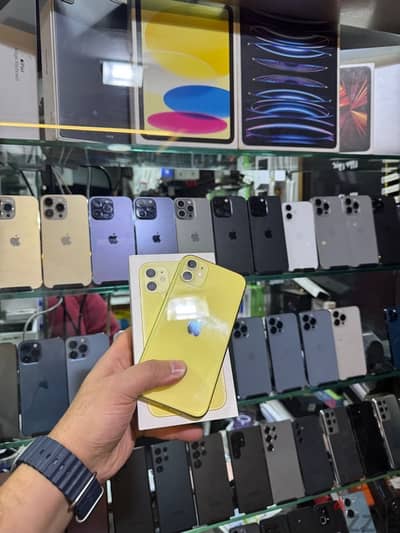 iPhone 11 . . 128 كسر زيرووو