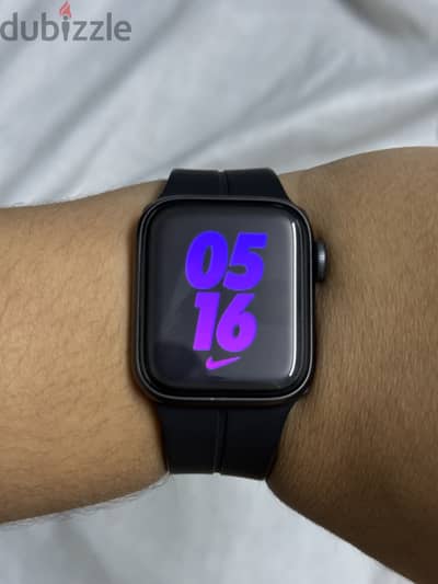 Apple Watch SE battery 100%