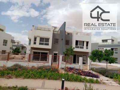 Villa twin house 237 m Semi finished in prime location with down payment and installments for sale in Hyde park - Direct on land scape