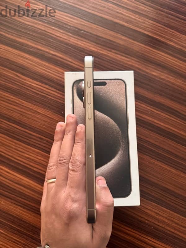 iPhone 15 pro max natural titanium 1