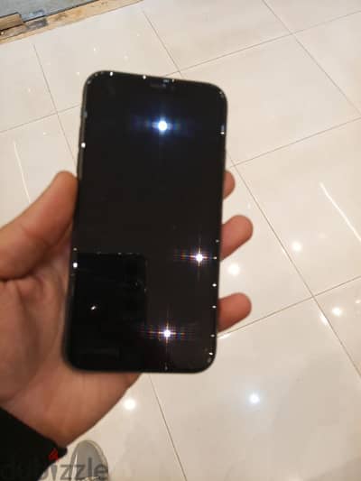 iphone 11 للبيع بحالة ممتازة