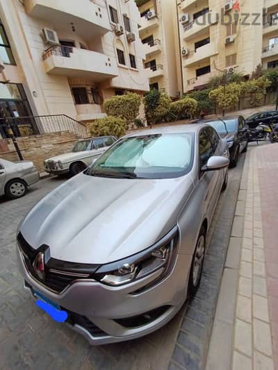 Renault Megane 2021 silver  كسر زيرو ٦٠ الف كيلو