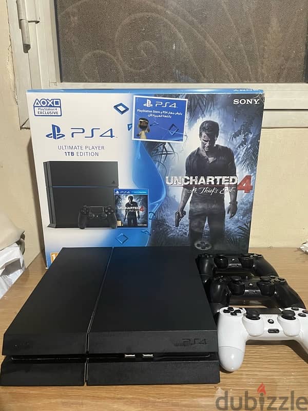 playstation 4 standard edition with 3 controllers- بلايستيشن ٤ 1