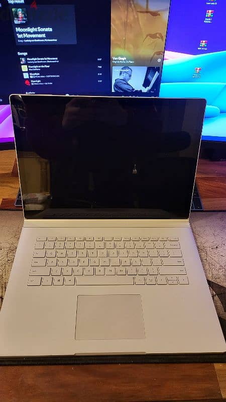 Microsoft Surface Book 2 1