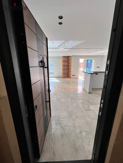 A 155 sqm apartment for sale, ready for immediate delivery, fully finished. Special discount for cash payment, located in New Cairo, Fifth Settlement