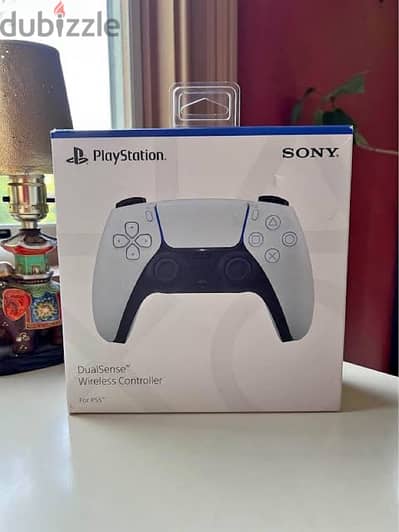 New PS5 Controller white