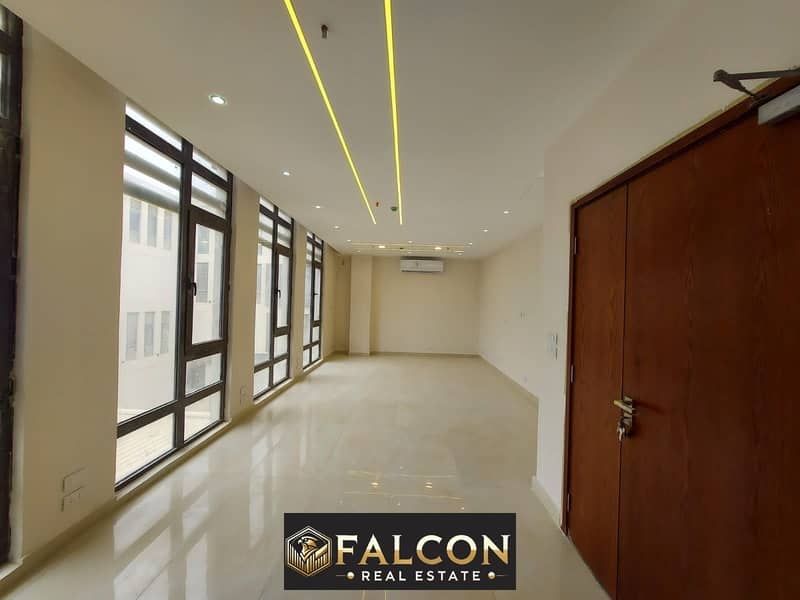 Administrative office for sale with an area of ​​108 square meters in the heart of the Fifth Settlement in the best location in New Cairo, directly on 0