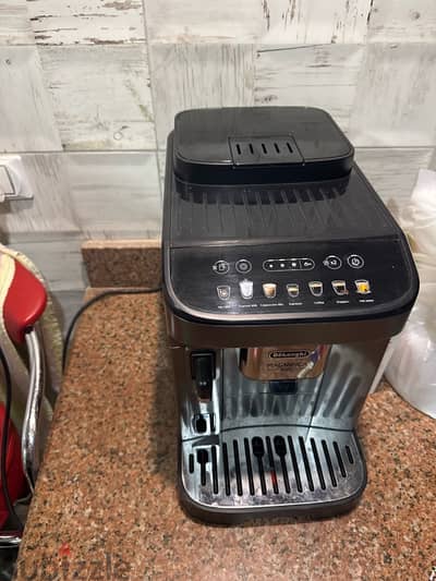 ماكينة Delonghi Magnificat Evo تم فتحها للتجربة فقط جديدة واردالإمارات