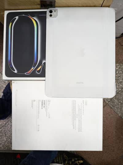 Apple iPad Pro 13 in M4 WiFi 256G Silver فتحت علبة