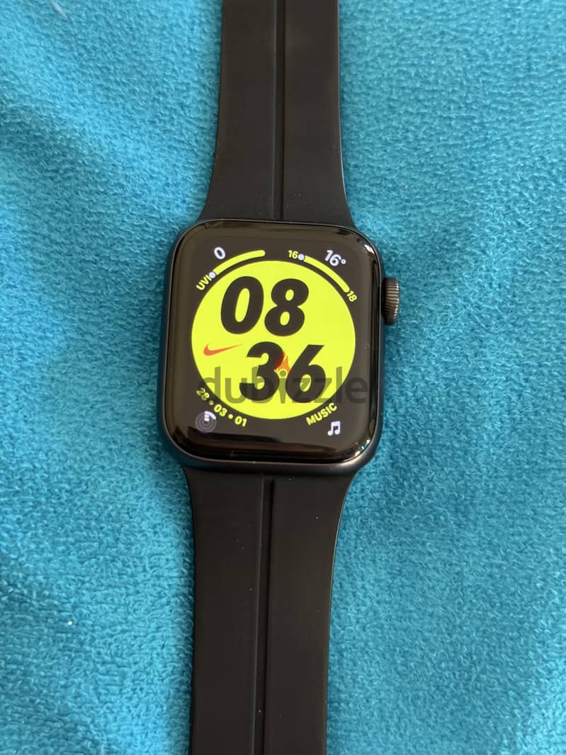 Apple Watch SE Nike 1