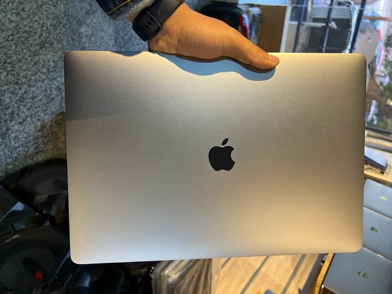 Macbook pro 15 2018 3