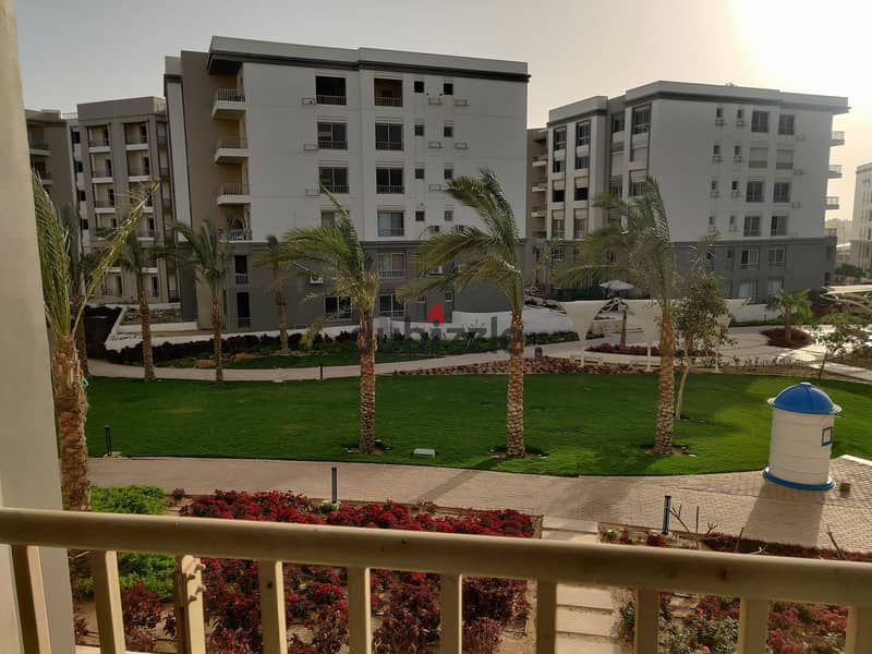 Finished apartment with Garden for Sale with Flexible Payment Plans Located in Hyde Park , New Cairo 0