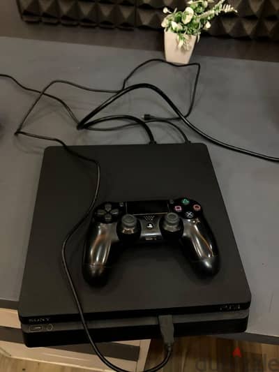 ps4 1 tera slim in a very good condition