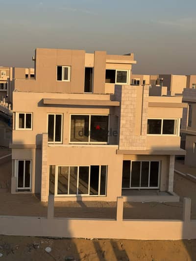 Immediate delivery of the last villa in Tawny, with a direct view of Al-Jazeera Club, located near New Giza and Palm Hills.