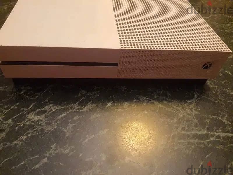 Xbox One S with Controller and Headset 4