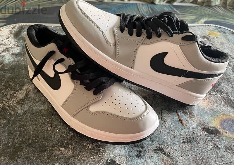 NIKE - AIR JORDAN 1 LOW LIGHT SMOKE GREY 2