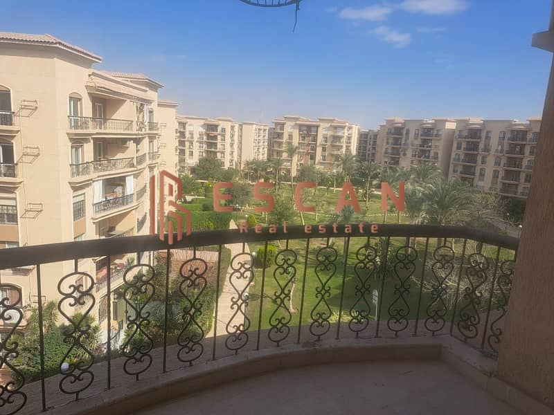 Apartment for rent, new law, ultra super deluxe finishing, with kitchen and air conditioners, in a prime location, overlooking a garden, area of ​​211 0