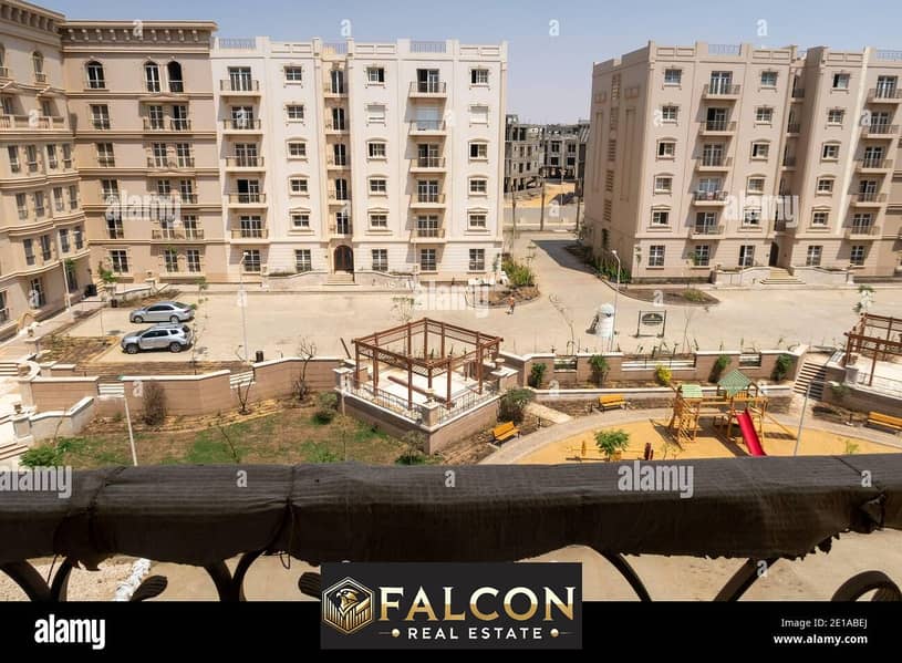 Fully finished penthouse apartment with panoramic view and prime location in Hyde Park New Cairo Compound 0