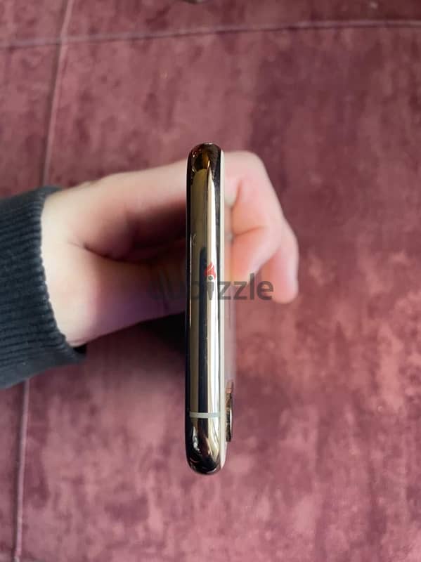 iPhone xs used like new 4