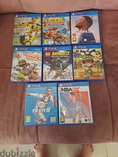 ps4 with 8cds and to controllers